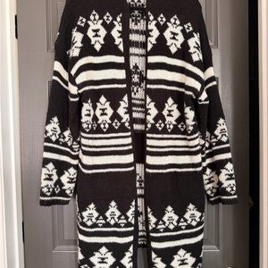 Knox Rose Black and White Knit Sweater